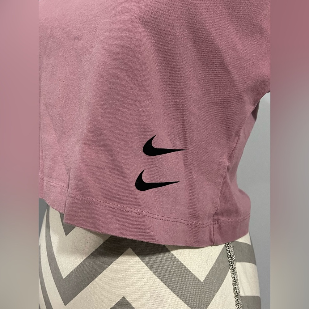 Nike Women's Pink Crop Top - Picture 3 of 8